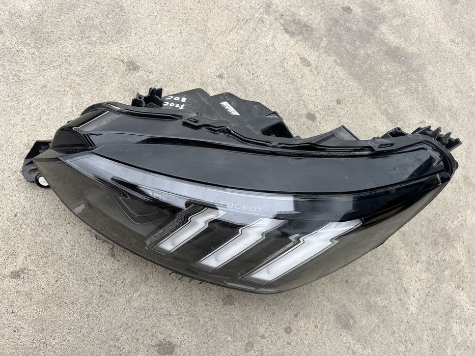 Фар Peugeot 208 2008  Full Led 2021г