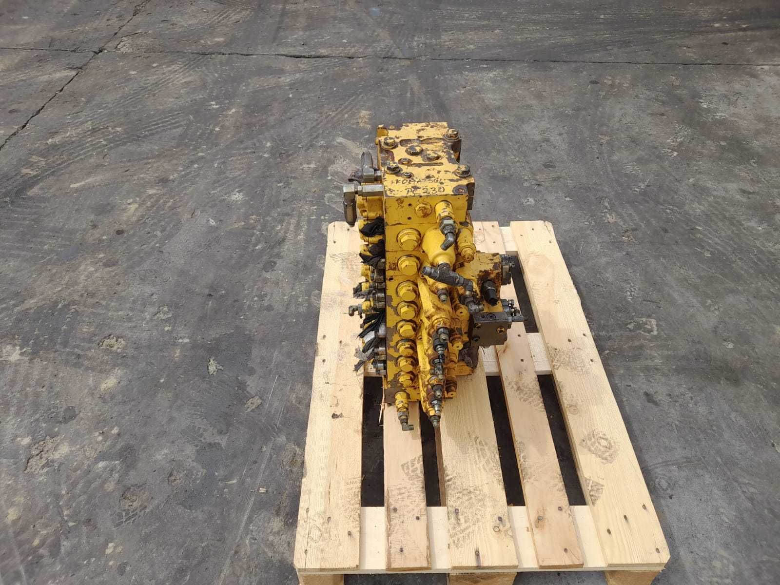 Distribuitor hidraulic excavator Komatsu PC240