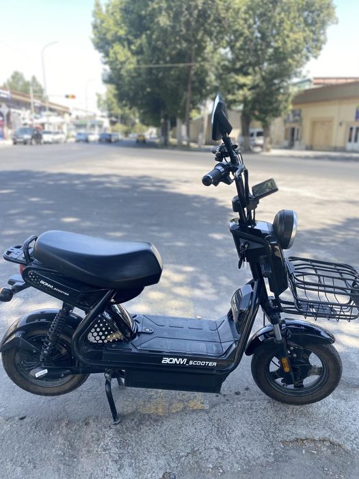 Skuter bonvi sotilada pochti yangi
