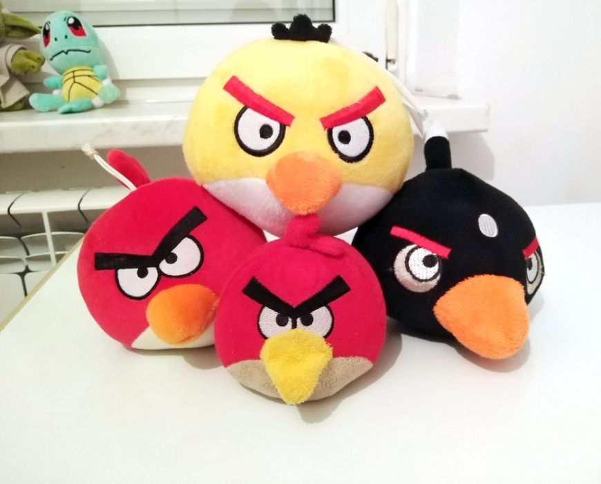 Set Angry Birds de plus rosu negru galben 13 cm + rosu 10 cm