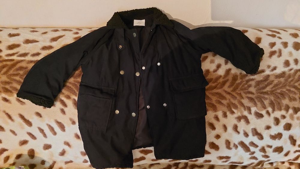 Продам куртку на 5-6 лет