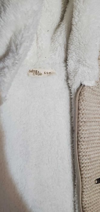 Combinezon tricotat pentru bebeluşi