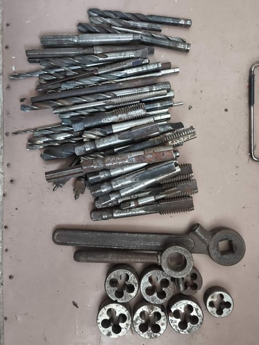 Метчики, лерки, свёрла, фрезы и другое.