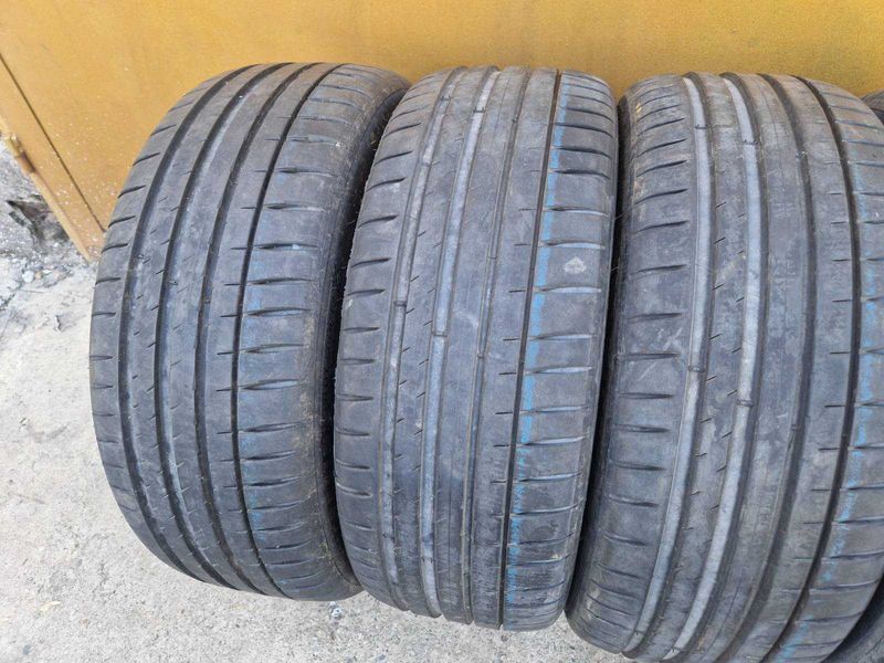 4 Michelin R19 225/45
летни гуми
DOT4418