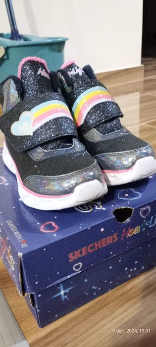 Cizme Massimo Dutti și ghete skechers fete