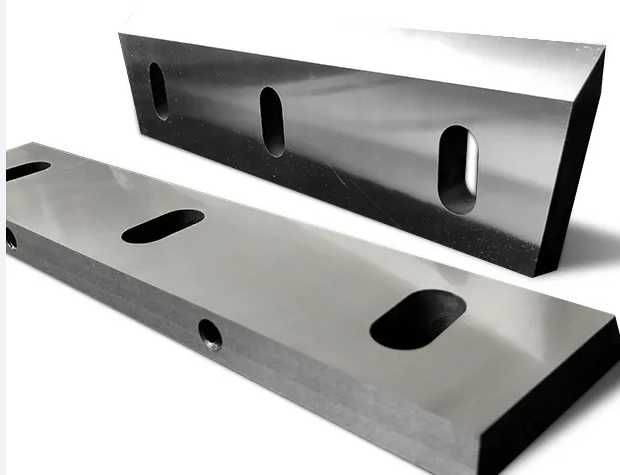 Moara, macinator, tocator mase plastice , folie, cabluri, bare auto