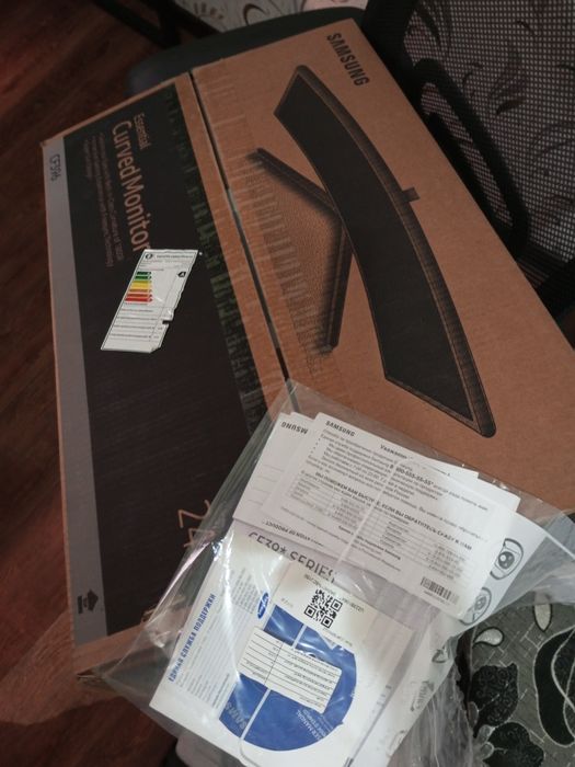 Samsung 24 Curved Essenti. ideal - в идеальном состояние.