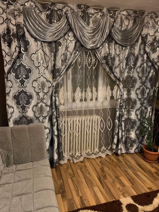 Vând draperii noi!