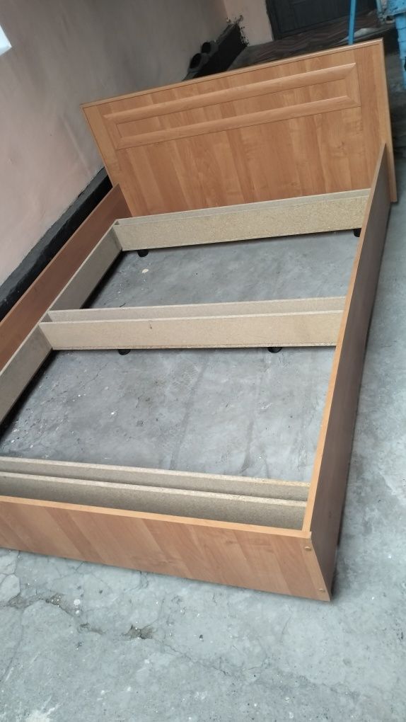 Продам двуспальную кровать
