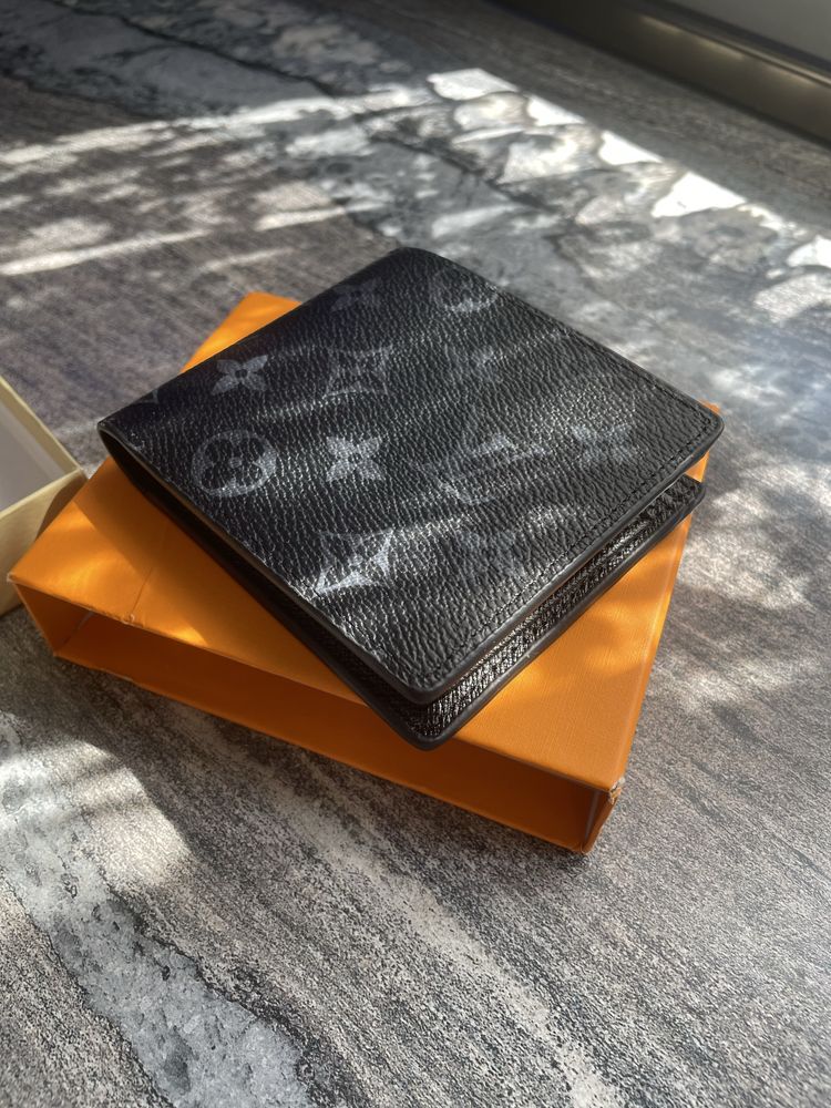 Чисто ново портмоне Louis Vuitton!