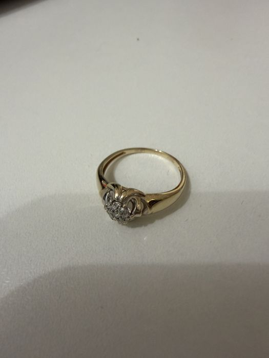 Золотое кольцо с бриллиантами