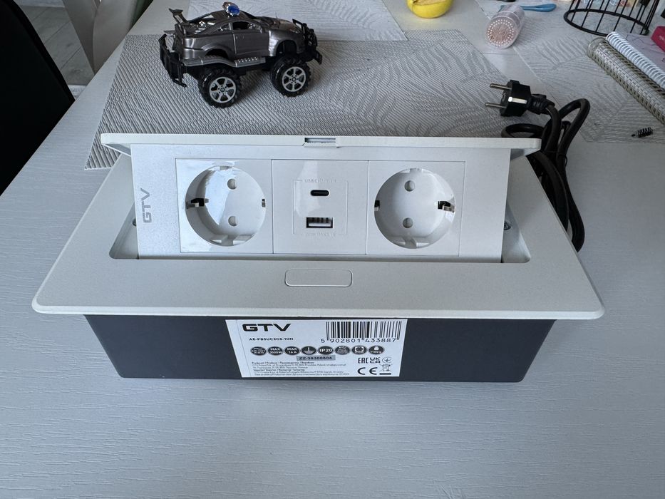 Priza incorporabila birou GTV noua !