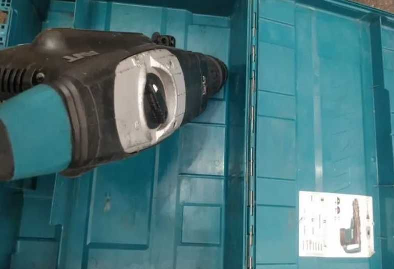 Перфоратор Makita HR 5211 C