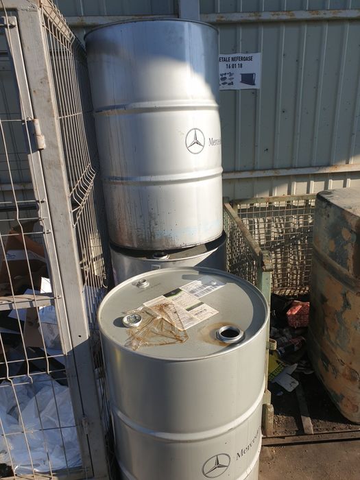 Butoaie metalice 200 L de la ulei motor