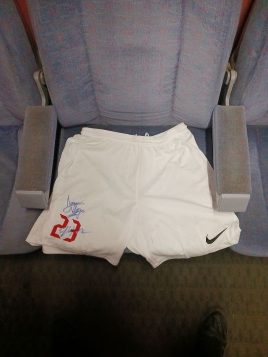 Vand pantaloni nike purtati de Zbir in meciu caritabil