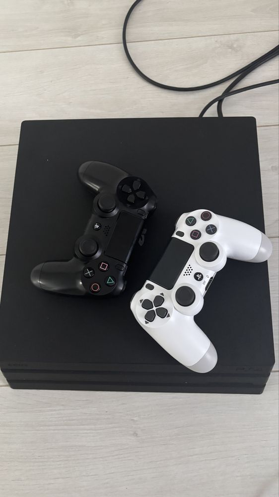 Ps 4 Pro с 16 играмы и 2 джойстик
