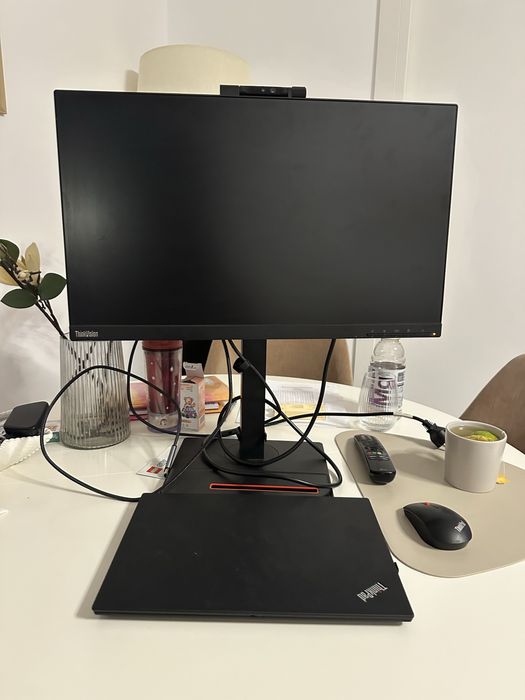 Monitor Lenovo 20 inci
