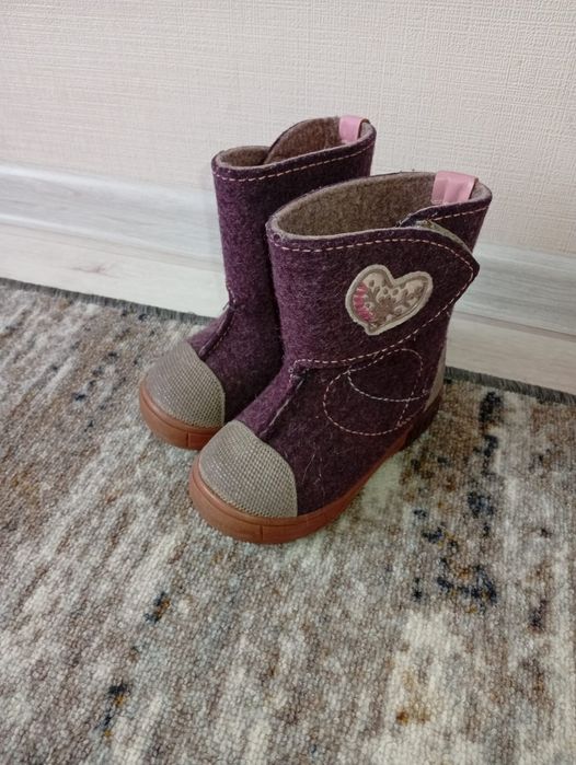 Продам валенки .