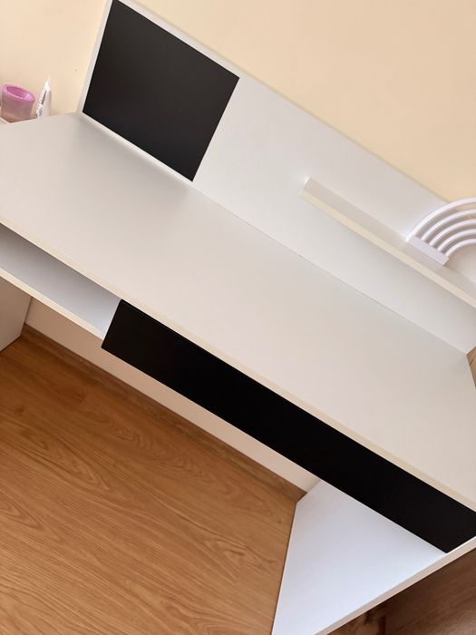 Продавам БЮРО-много запазено