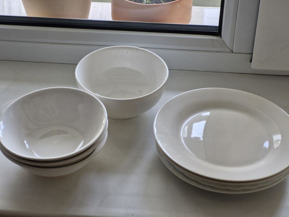 Посуда белая, супницы, тарелки