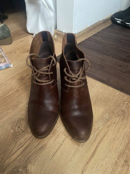 Нови кожени боти UGG, номер 39