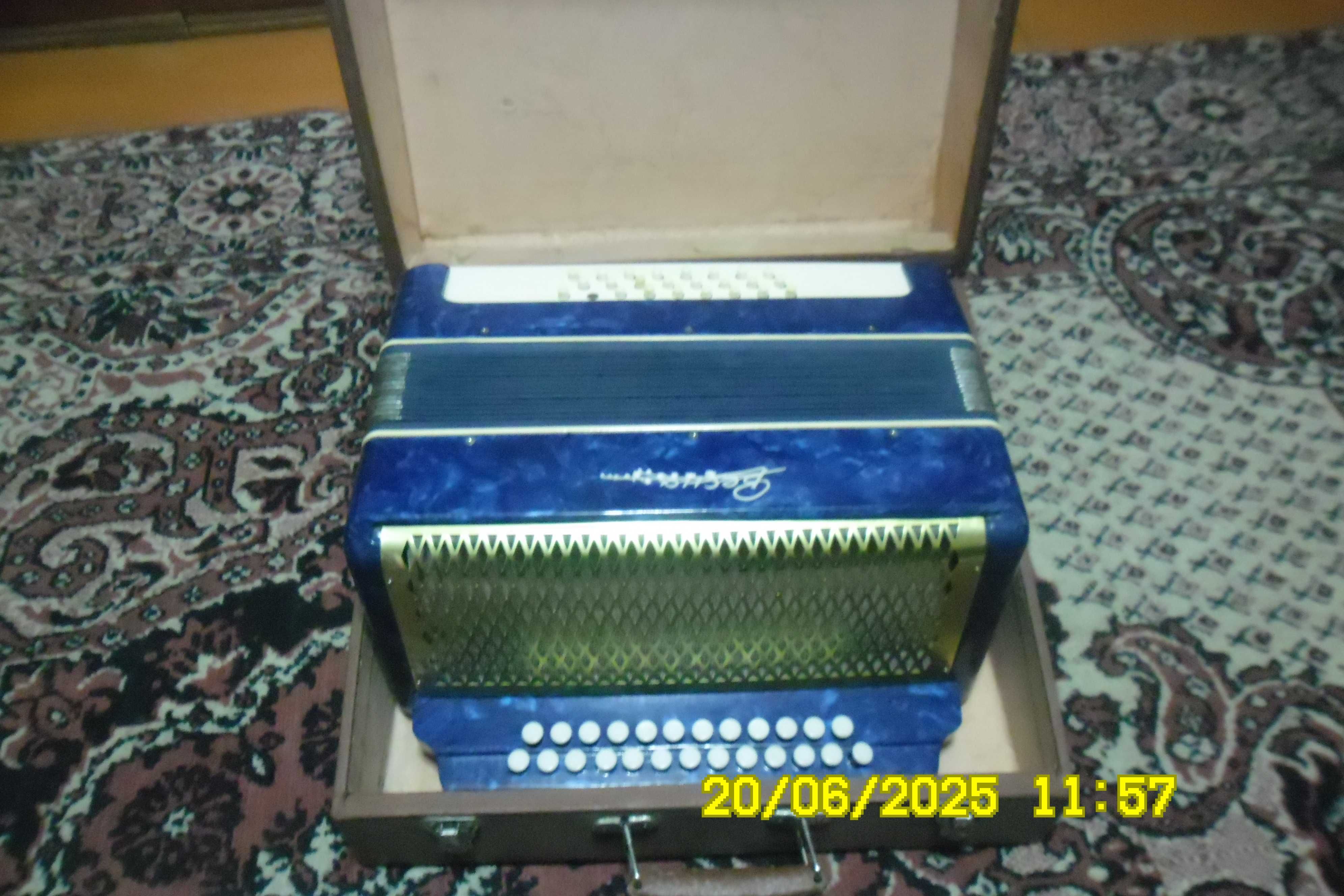 Продам старинную гармошку