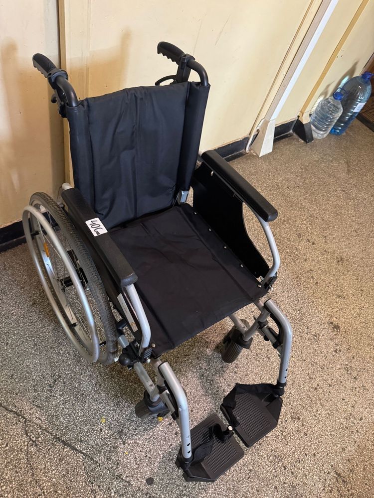 Scaun rulant medical batrani dizabilitati handicap (ca nou)