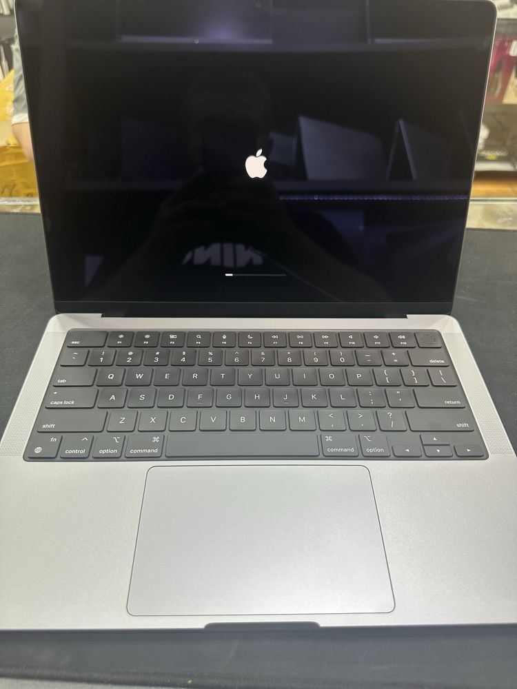 Macbook Pro 14 M3/8/1000/4 sikl 100%