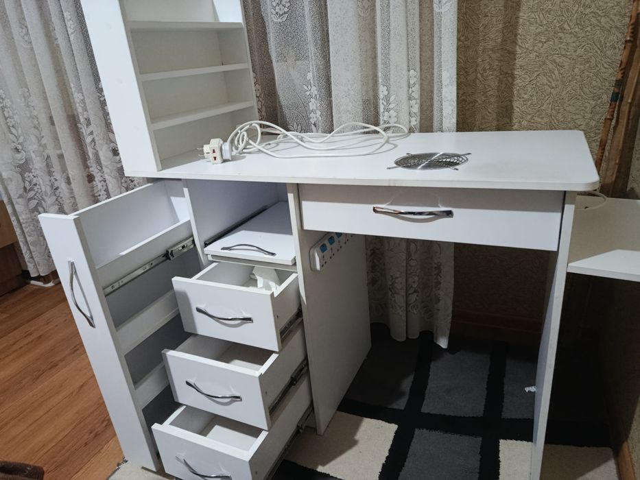 Стол для маникюра