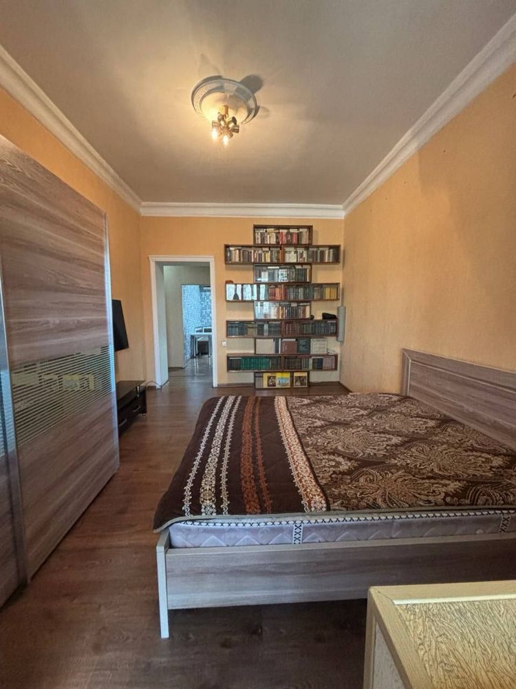 Продается квартира Чиланзар 2 кв 2/3/4 высоко потолочка