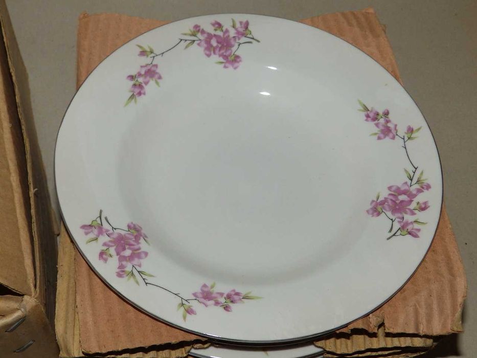 Порцеланови чинии, различни цени