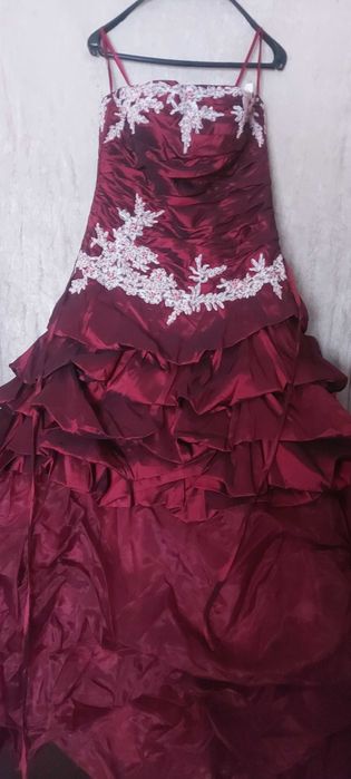 Rochie de mireasă vișinie