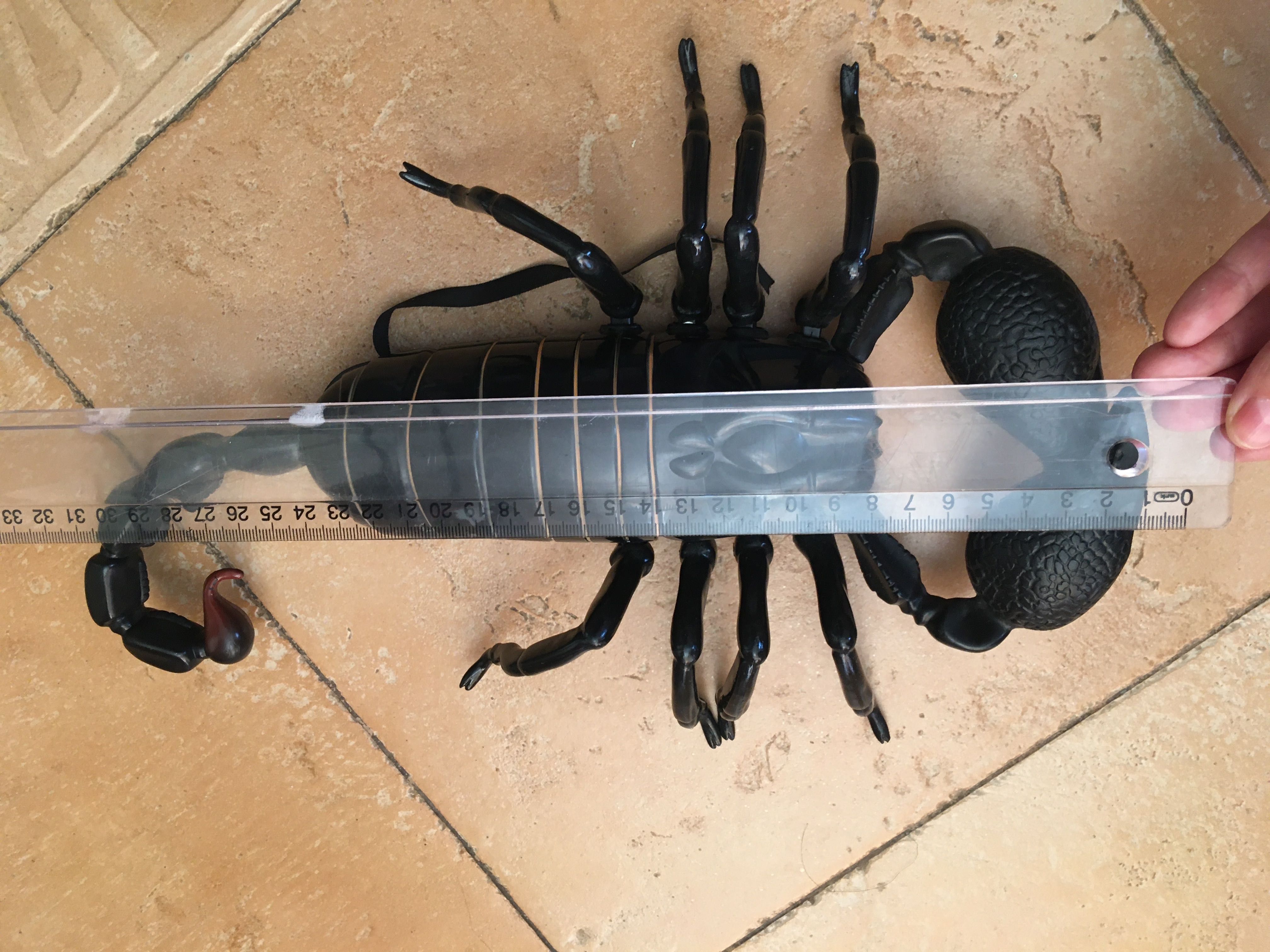 Голям скорпион- играчка от Animal Planet