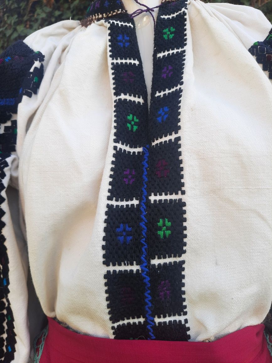 Costum popular Padureni