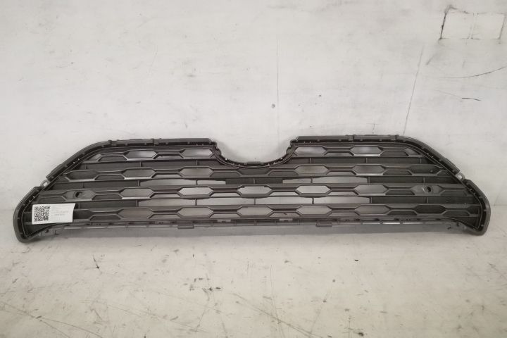 Оригинална централна решетка в добро състояние Тойота РАВ4 / Toyota RA