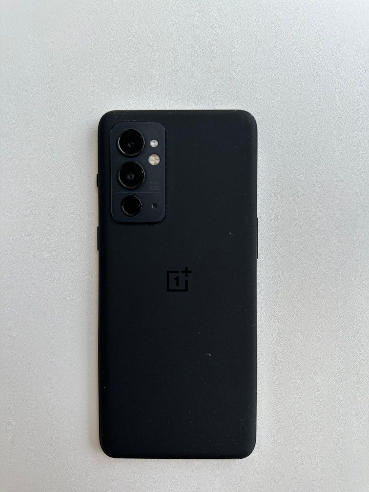 Продам One Plus 9RT 8/128