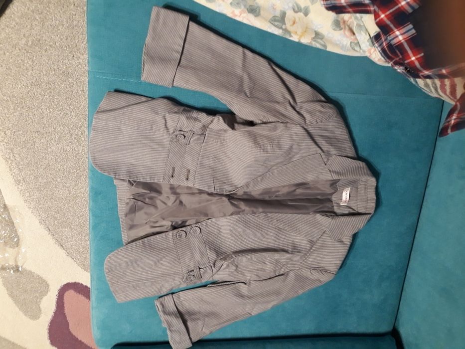 Vand 2 sacouri, potrivite pt marimea S ( 36).