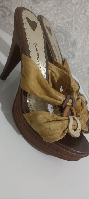 Босоножки кожаные новые