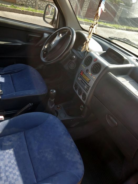 Vând peugeot partener 2009