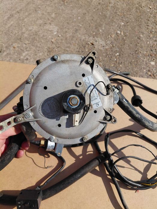 Продава се почти нова АГУ пълен комплект.