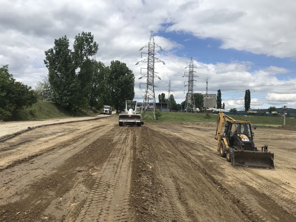 Utilaje de inchiriat: autogreder, buldoexcavator, camion