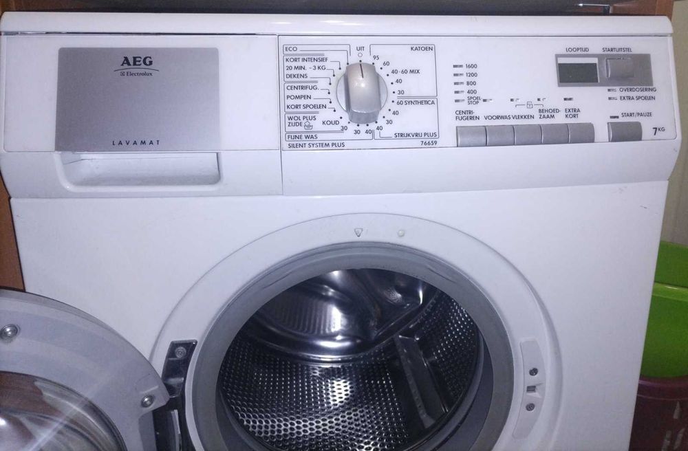 Продавам пералня Electrolux LAVAMAT 76659