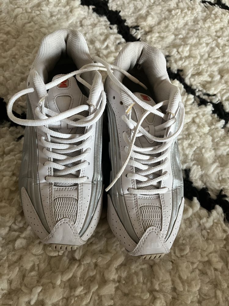 Adidasi Nike Shox