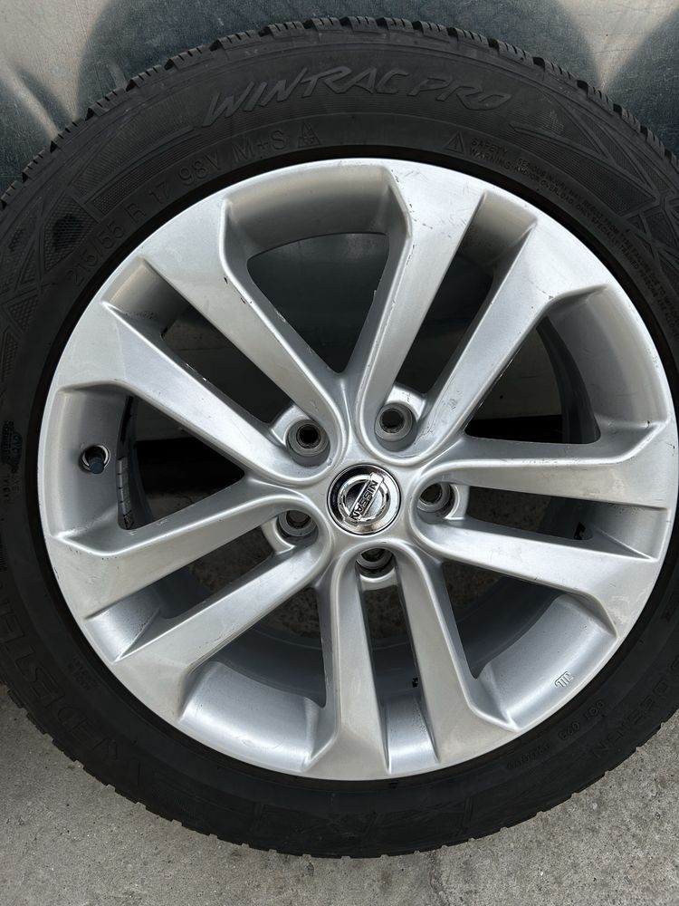 Джанти с гуми Nissan 17цола