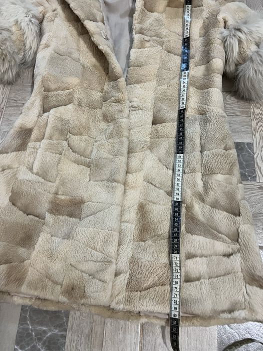 Haină de blană naturală-nouă