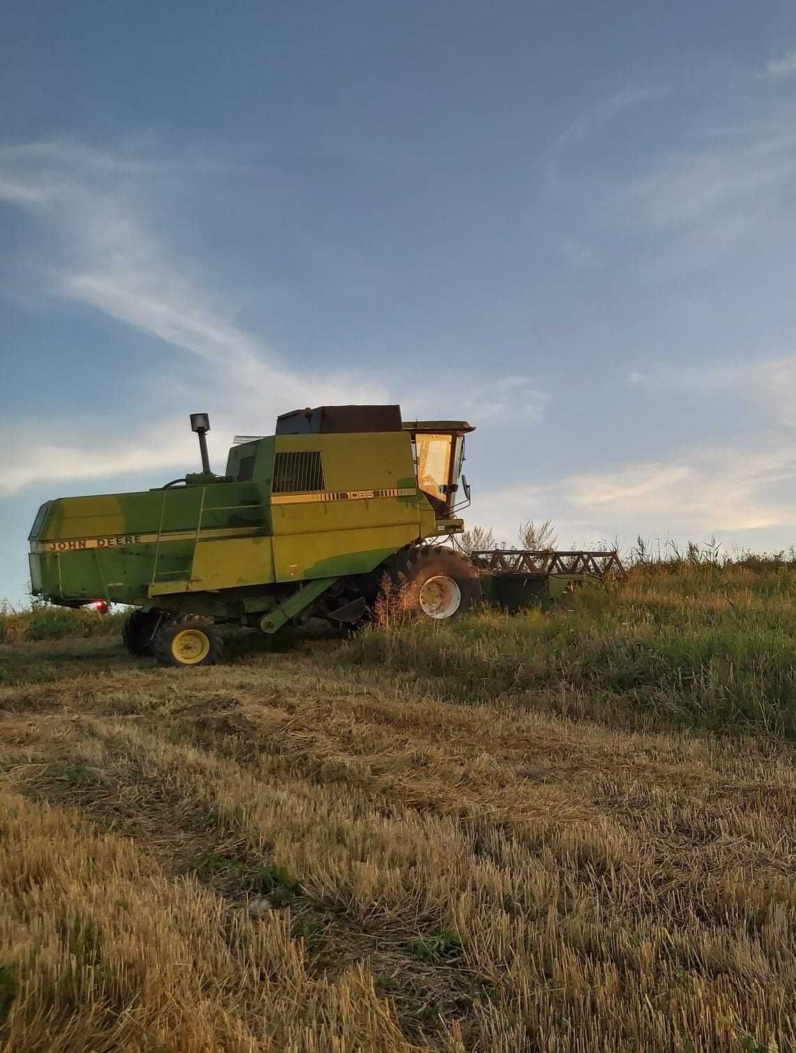 Vând combina ceriale John Deere 1085