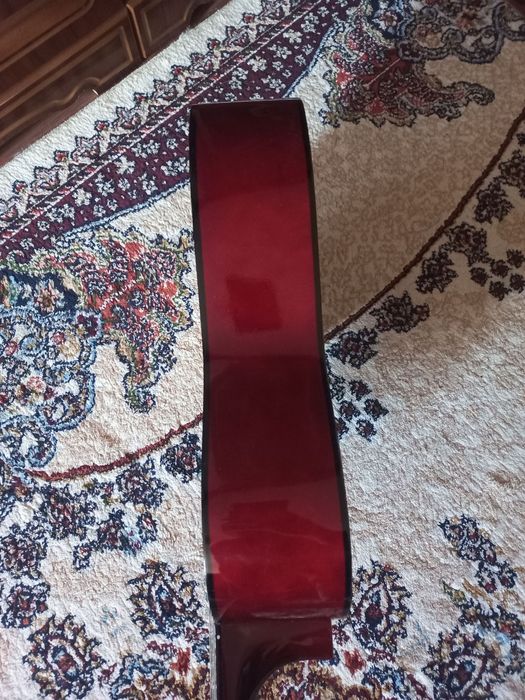 Gitara Klassik sotiladi