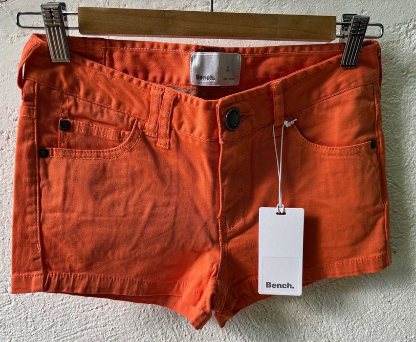 Pantaloni dama, portocalii,,marimea 26, marca Bench, cu eticheta.