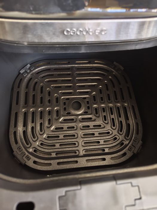 Нов Air fryer Cecotec advance precision 1700W 5.5L  с везна на капака