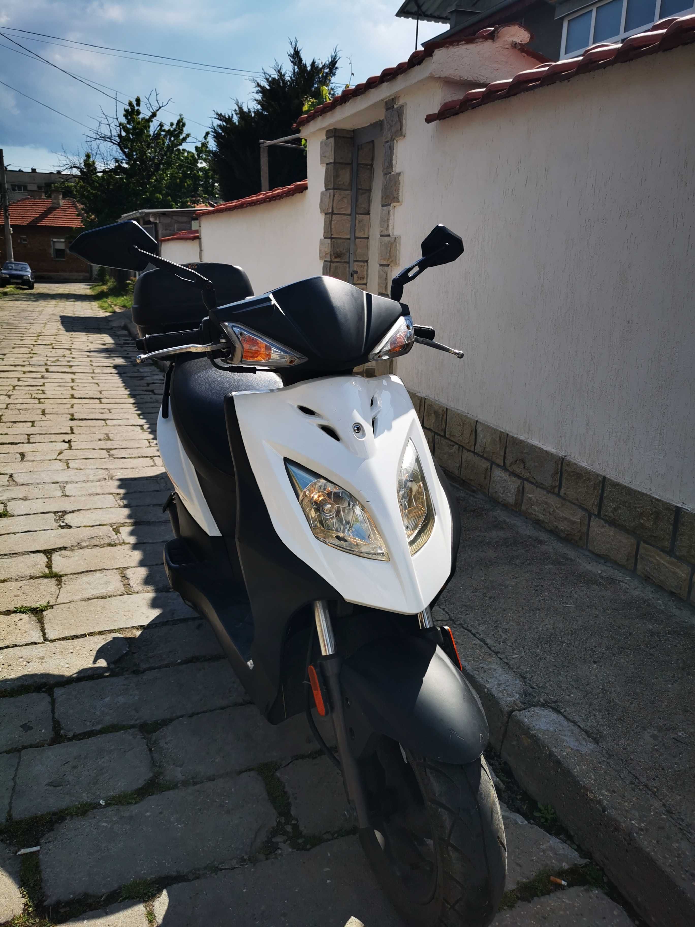 Скутер Kymco Dj50s